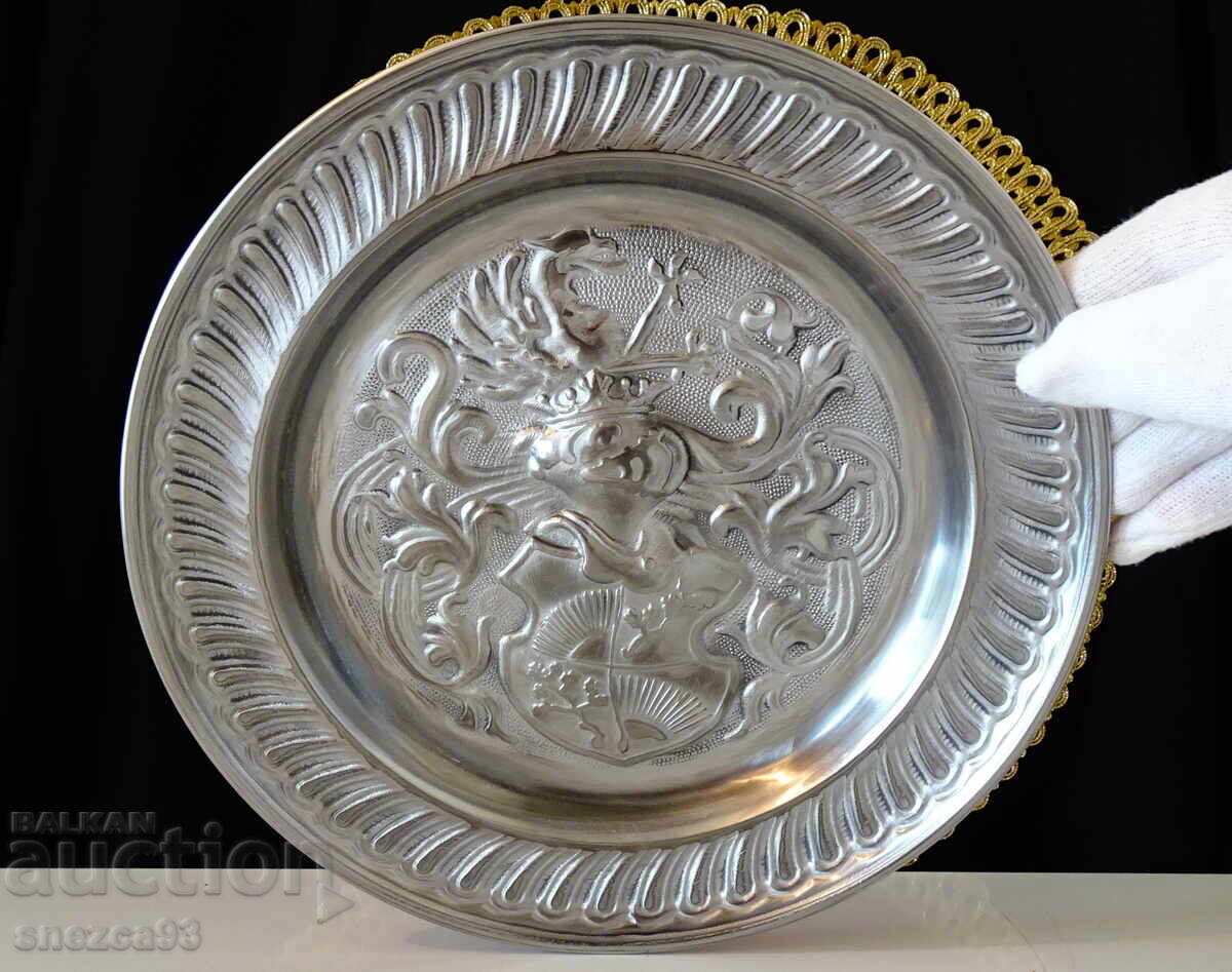 Καλαίσθητη πιατέλα, πανό, Ιππότης, Δράκος, ασπίδα, 700 γρ., μπαρόκ Καλαίσθητη πιατέλα, πανό, Ιππότης, Δράκος, ασπίδα, 700 γρ., μπαρόκ