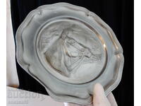 Farfurie de cositor, panou, cap de cal, 680 gr