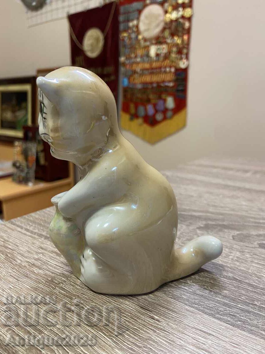 Livrarea Figurină de porțelan „Pisică cu cană”
