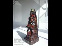 Στατούετα από το Περού με φιγούρες υπερφυσικών πλασμάτων