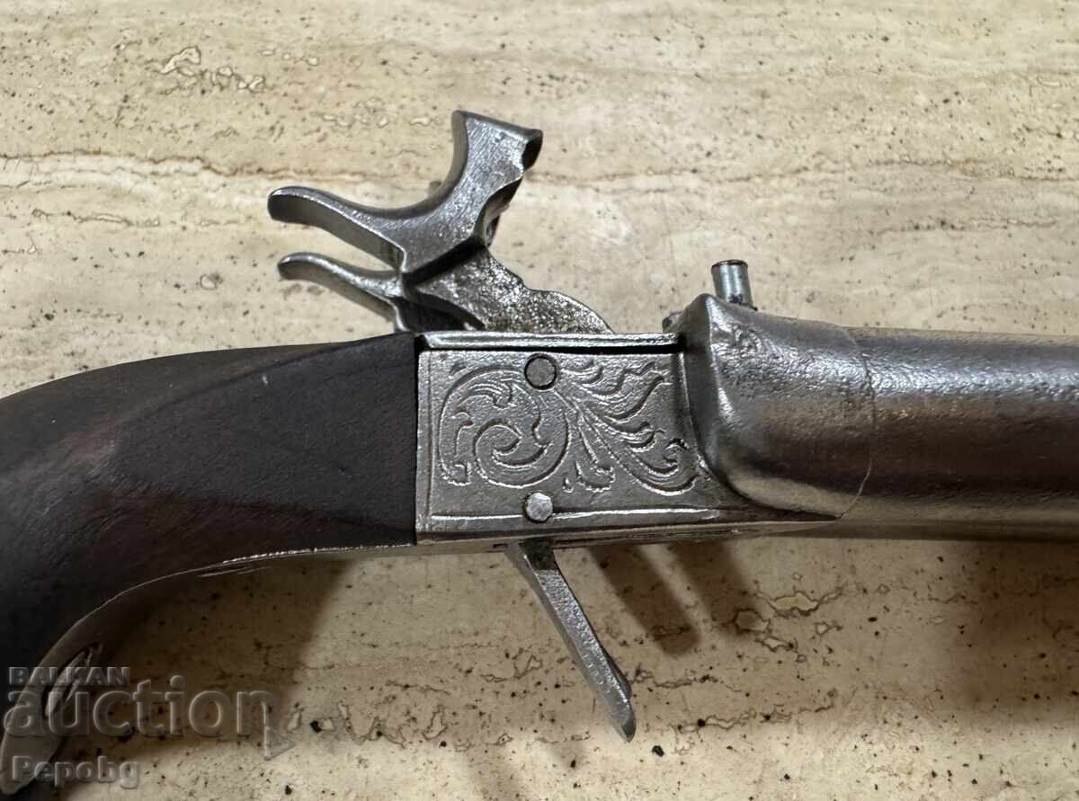 Pistol vechi cu două țevi, revolver cu preț € 230.00 | 449.84 BGN