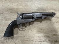 Revolver cu capsule vechi, pistol
