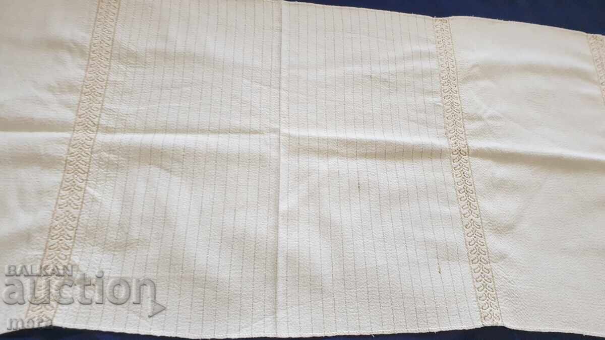 Πετσέτα, μαντήλι από λεπτό καμβά και κεντημένα στολίδια με σίρμα με τιμή 35.00 BGN | € 17.90
