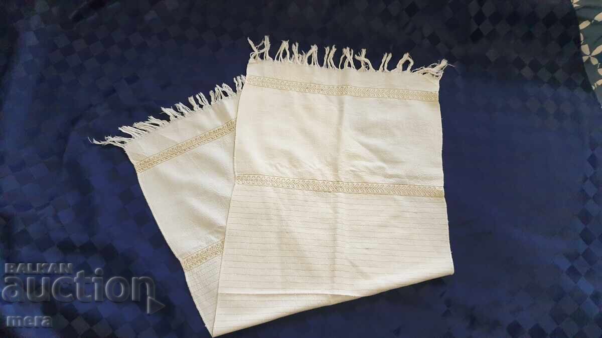Παράδοση Πετσέτα, μαντήλι από λεπτό καμβά και κεντημένα στολίδια με σίρμα