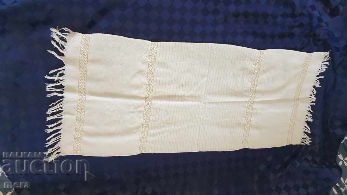 Πετσέτα, μαντήλι από λεπτό καμβά και κεντημένα στολίδια με σίρμα