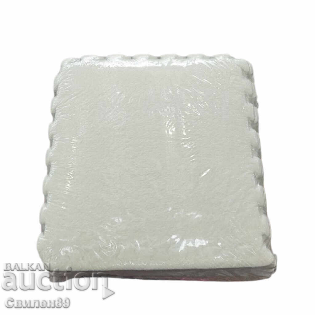 Covoraș puzzle moale din 10 piese 1mp cu preț 40.00 BGN | € 20.45