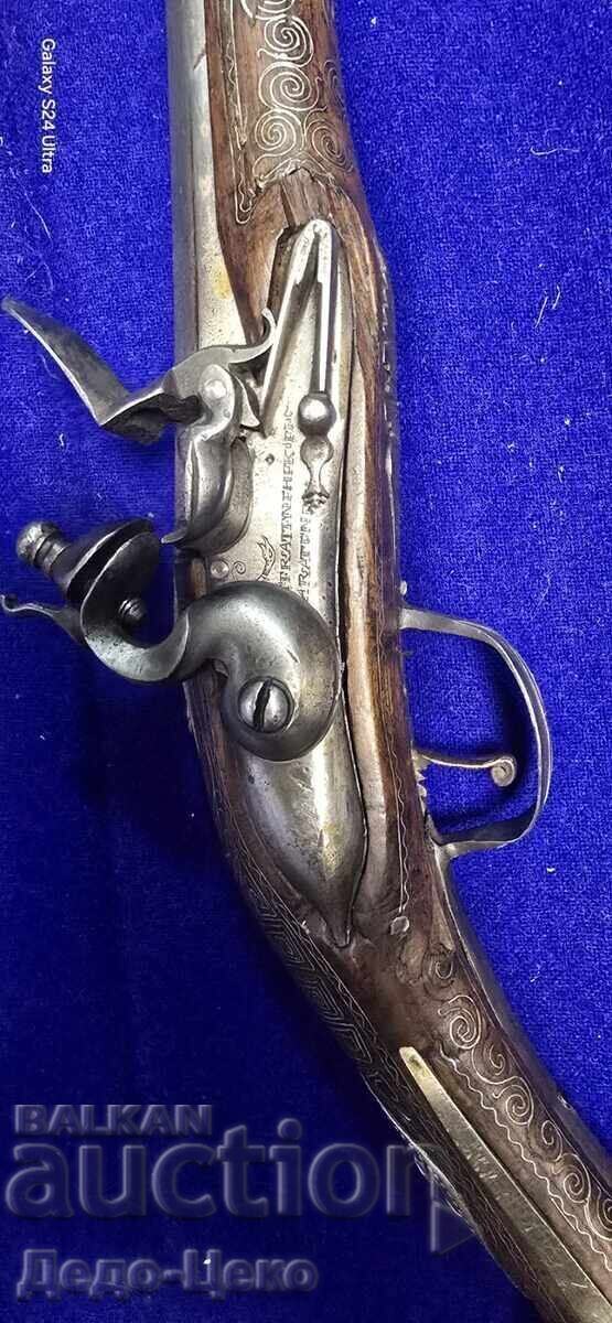 Pistol de cremene argintat cu preț € 1380.49 | 2700.01 BGN Pistol de cremene argintat cu preț € 1380.49 | 2700.01 BGN