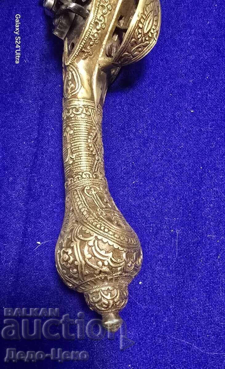 Auction Flintlock pistol 18th century Auction Flintlock pistol 18th century