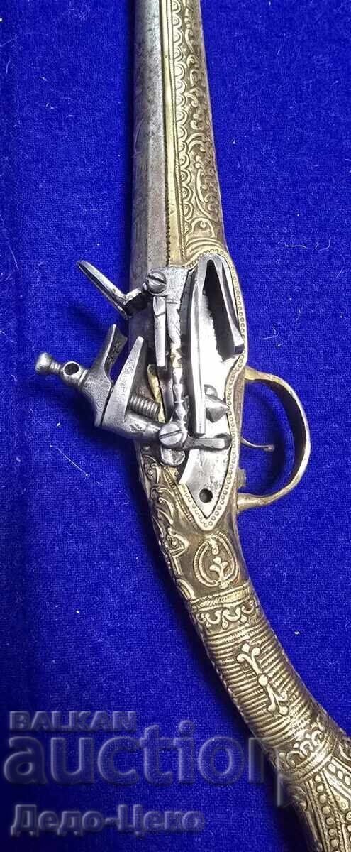 Delivery of Flintlock pistol 18th century Delivery of Flintlock pistol 18th century