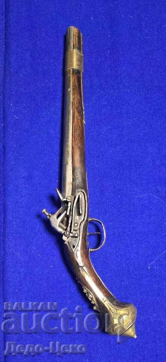 Кремъчен пищов 18 век