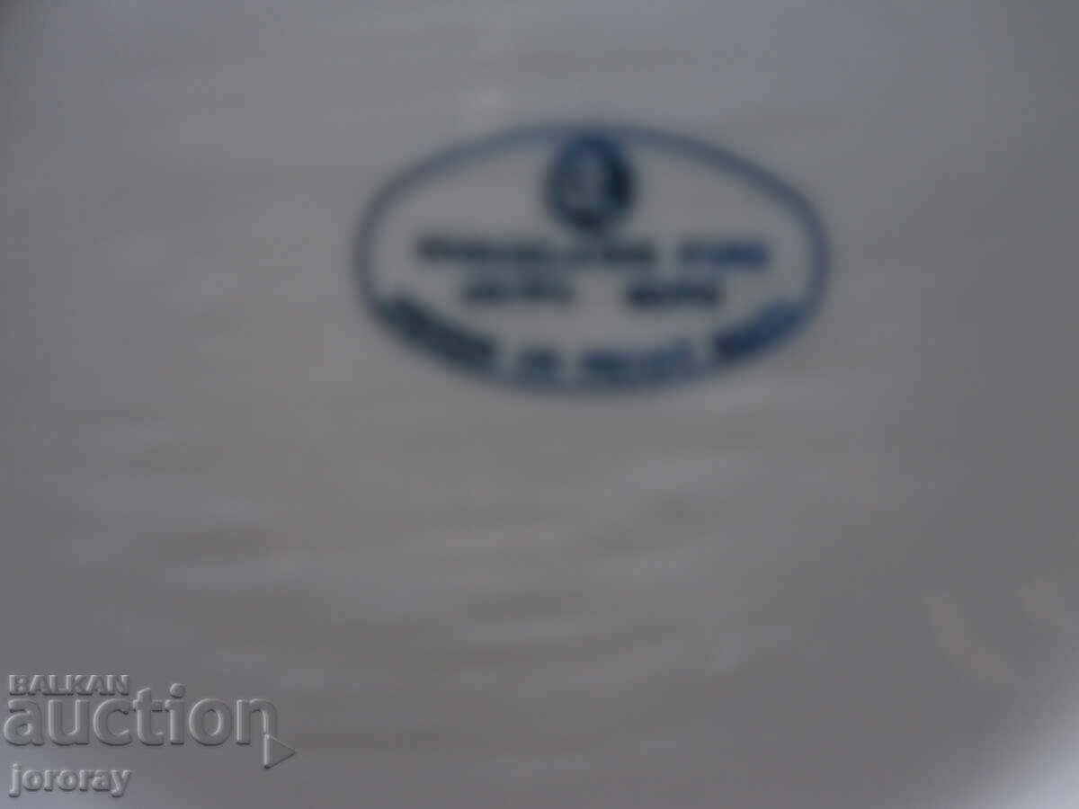 Auction Porcelain figure, 16cm Auction Porcelain figure, 16cm