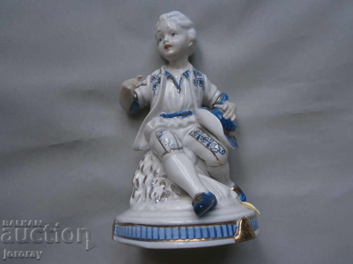 Porcelain figure, 16cm Porcelain figure, 16cm