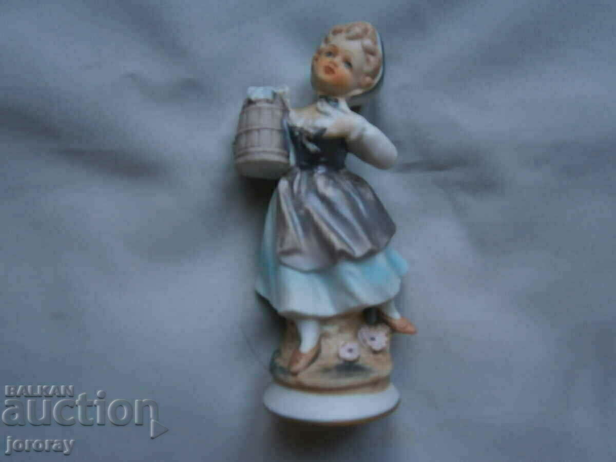 Porcelain figure 15 cm. Porcelain figure 15 cm.