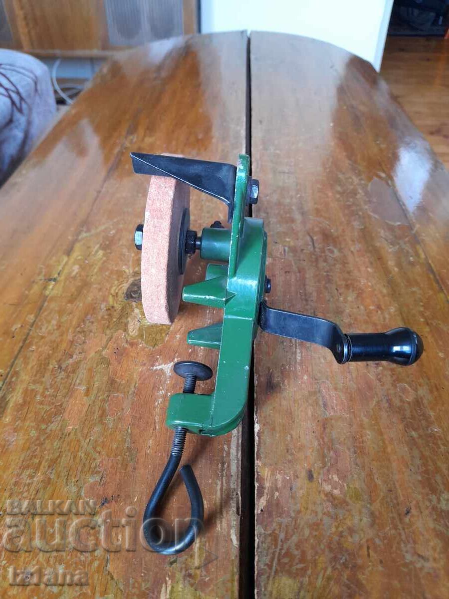 Стар ръчен шмиргел с цена 45.00 лв. | € 23.01 Стар ръчен шмиргел с цена 45.00 лв. | € 23.01