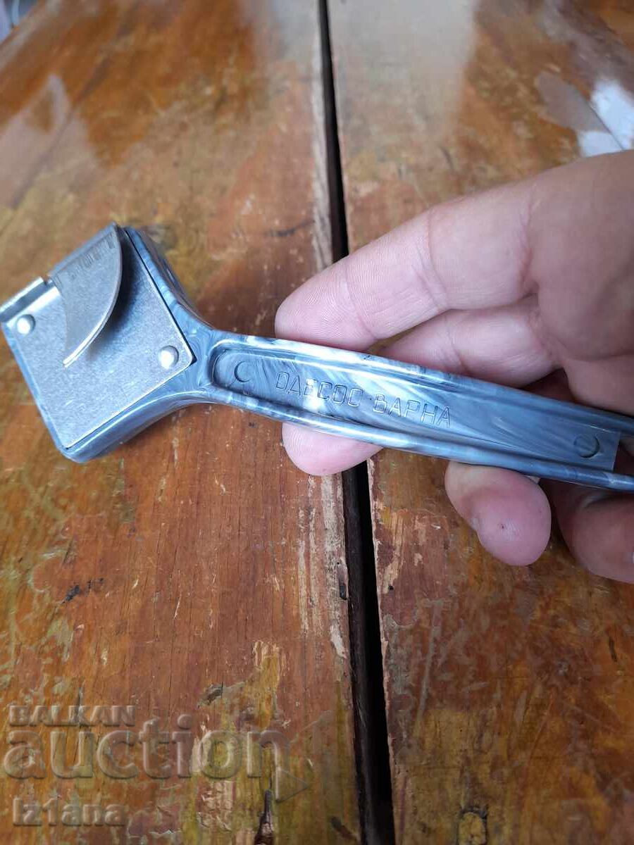 Ένα παλιό ανοιχτήρι μπουκαλιών με τιμή 16.00 BGN | € 8.18 Ένα παλιό ανοιχτήρι μπουκαλιών με τιμή 16.00 BGN | € 8.18