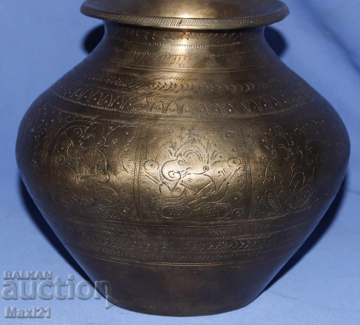 Old brass vase with figural motifs - 5