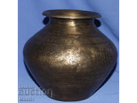 Стара месингова ваза фигурални мотиви