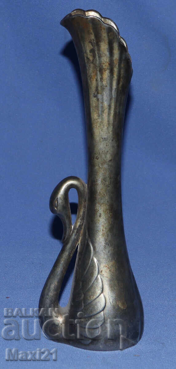 Delivery of Vintage Silver-Plated Swan Vase by Oneida