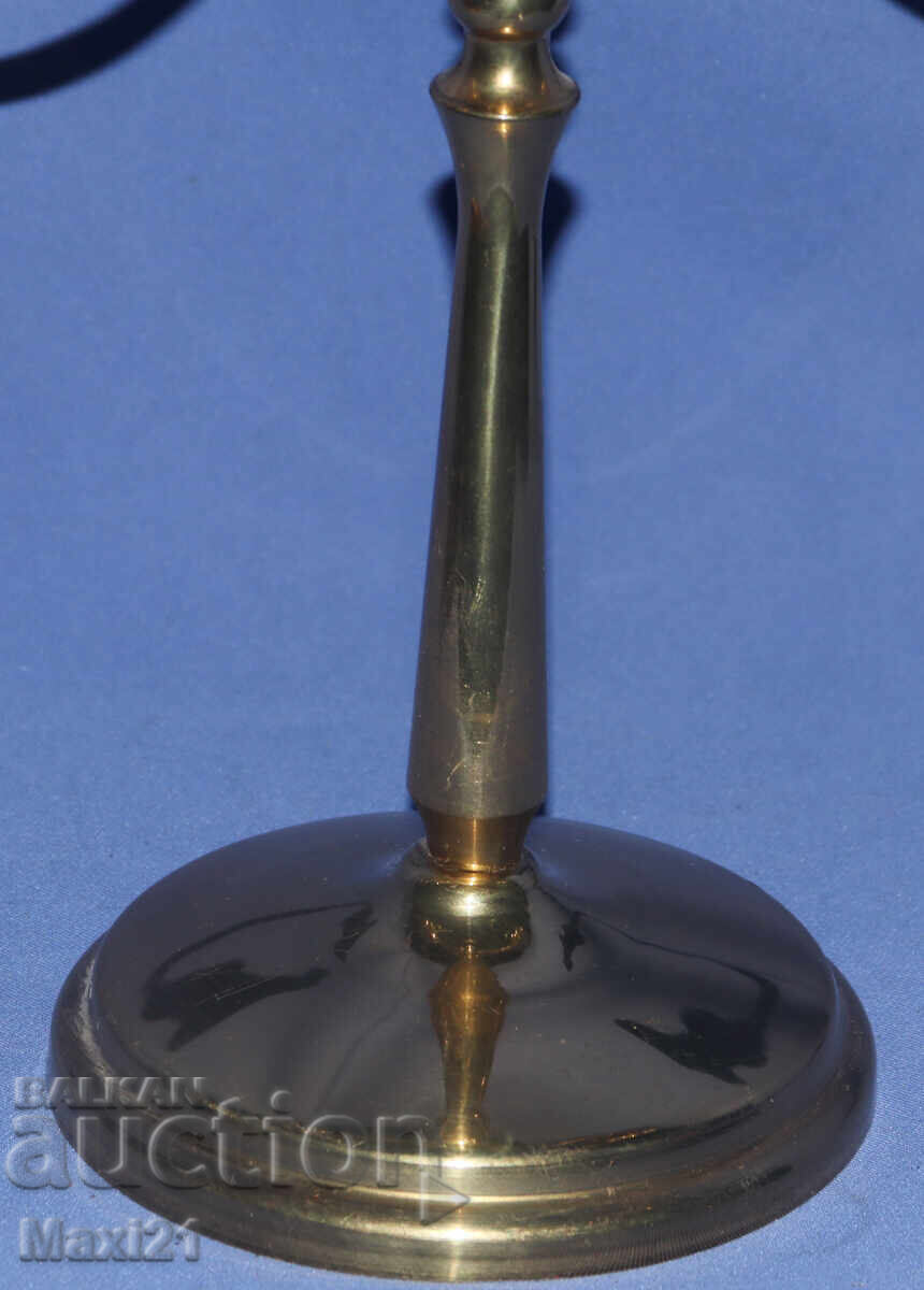 Παράδοση Στιβαρό μπρούτζινο κηροπήγιο