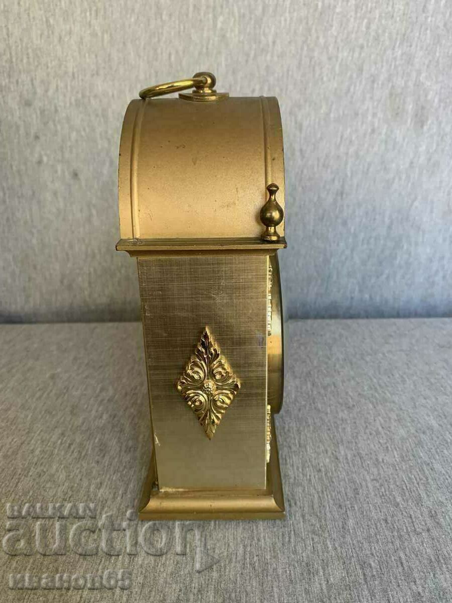 Παράδοση επιτραπέζιο ρολόι Παράδοση επιτραπέζιο ρολόι