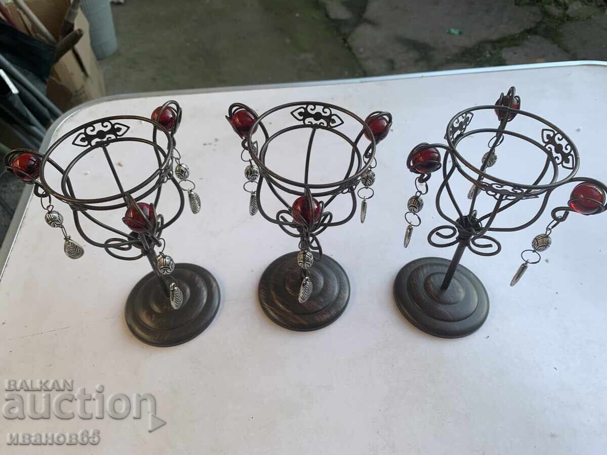 сувенирни поставки с цена 30.00 лв. | € 15.34