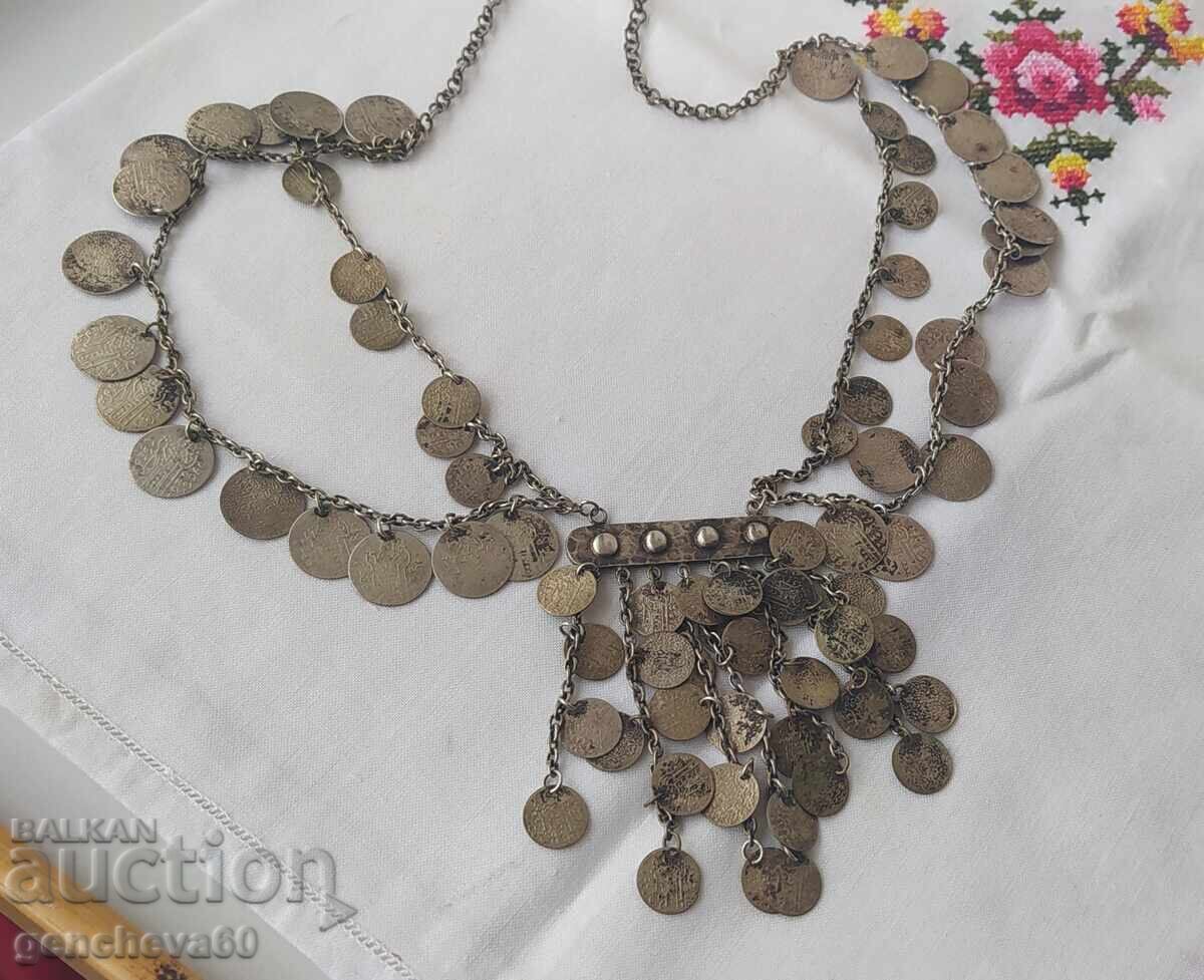 Παράδοση Αναγεννησιακό κόσμημα - τμήμα παραδοσιακής φορεσιάς Παράδοση Αναγεννησιακό κόσμημα - τμήμα παραδοσιακής φορεσιάς