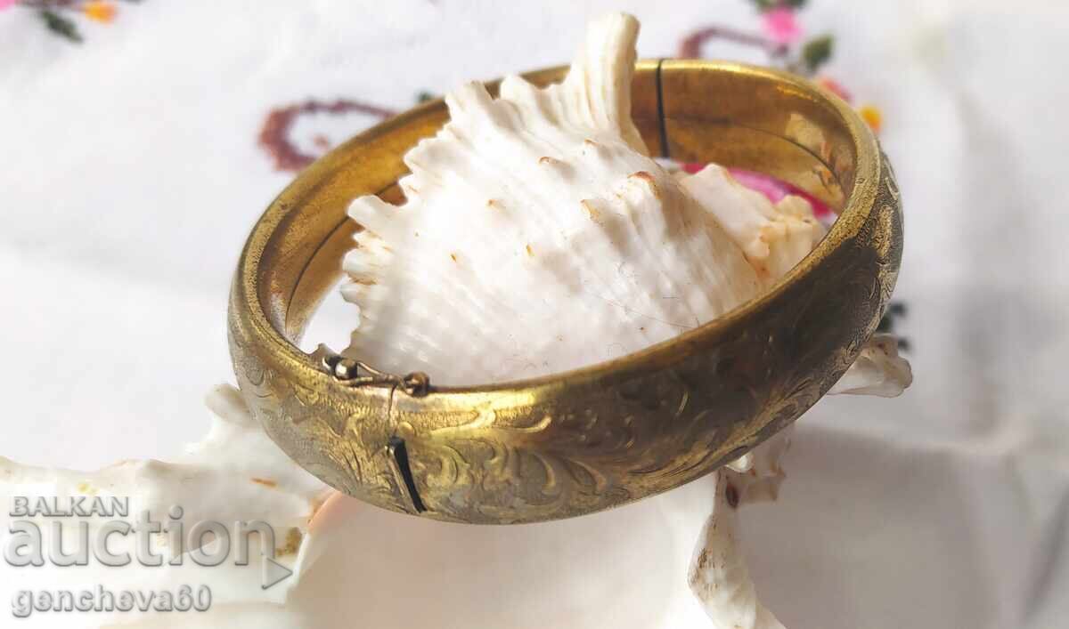 Vintage engraved bracelet gold-plated-doublé with price € 25.56 | 49.99 BGN Vintage engraved bracelet gold-plated-doublé with price € 25.56 | 49.99 BGN