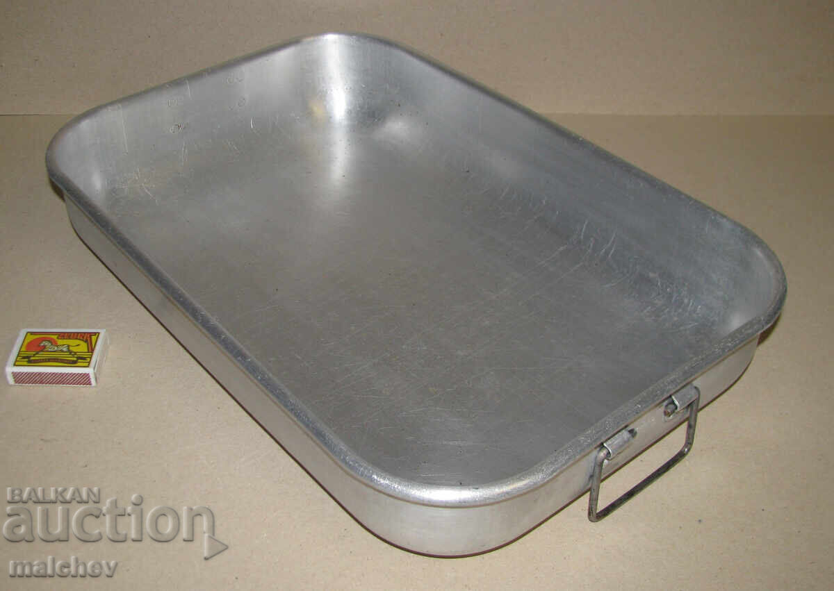 Old aluminum pan 28/42 cm rectangular with handles, excellent with price 12.00 BGN | € 6.14 Old aluminum pan 28/42 cm rectangular with handles, excellent with price 12.00 BGN | € 6.14