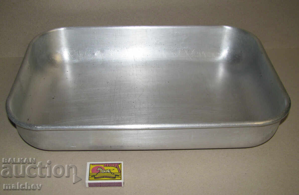 Auction Old aluminum pan 28/42 cm rectangular with handles, excellent Auction Old aluminum pan 28/42 cm rectangular with handles, excellent