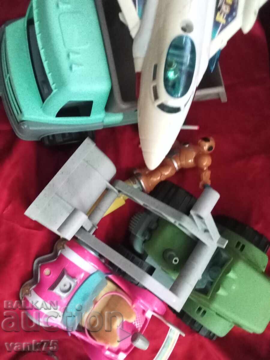 Παράδοση Ολόκληρη παρτίδα αυτοκινήτων, αεροπλάνων που μετατρέπονται σε ρομπότ και άλλα