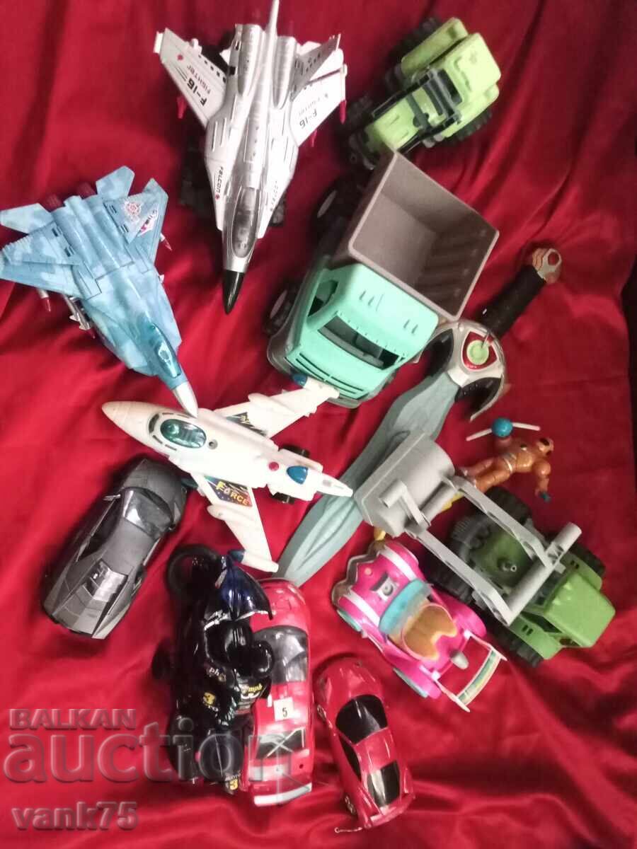 Ολόκληρη παρτίδα αυτοκινήτων, αεροπλάνων που μετατρέπονται σε ρομπότ και άλλα