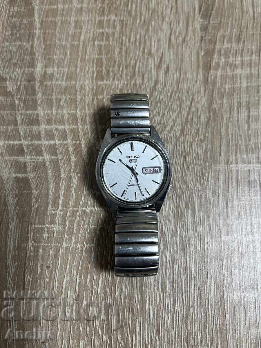 Παλιό ανδρικό ρολόι σε λειτουργία