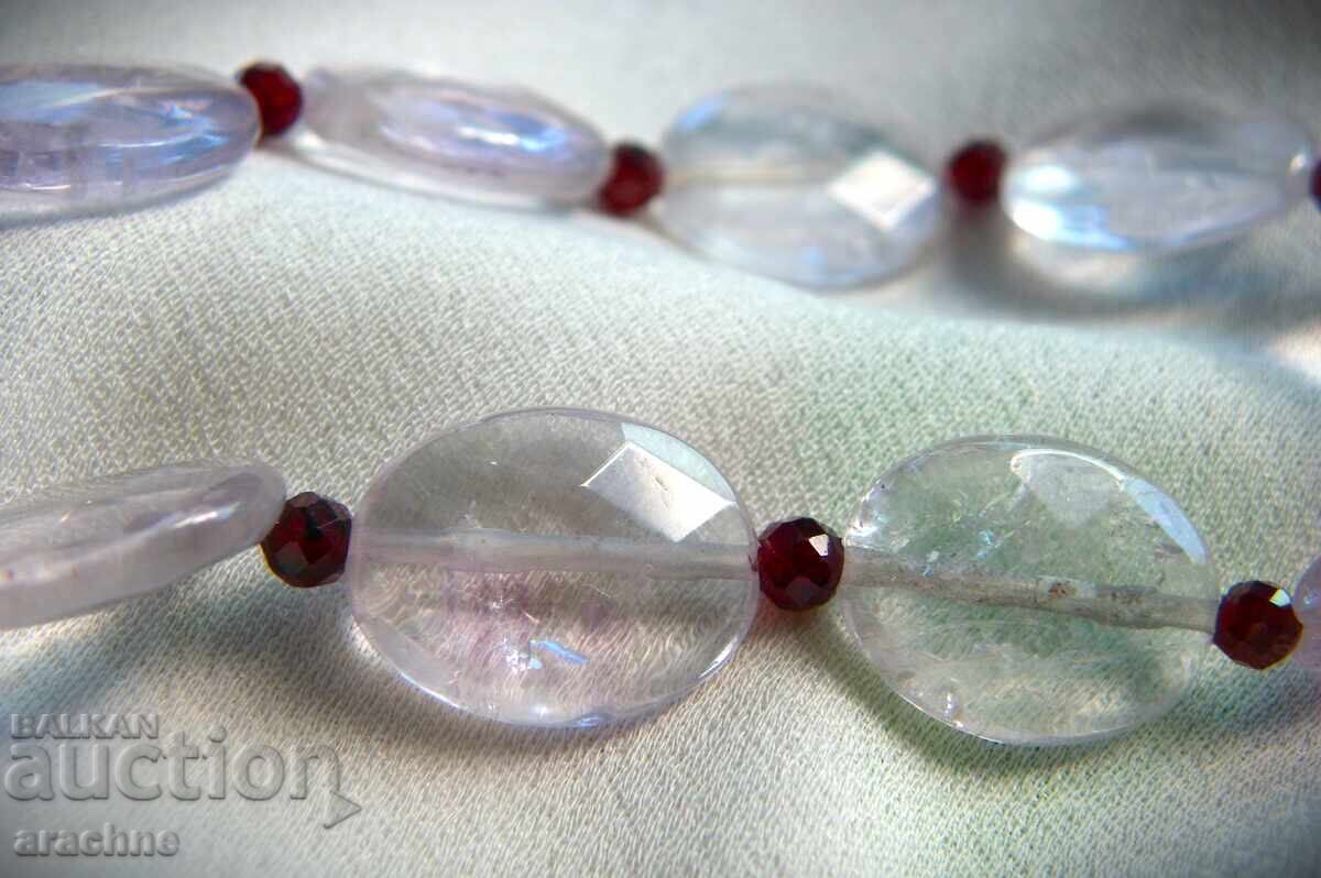 Delivery of Necklace with rock crystal and rubies