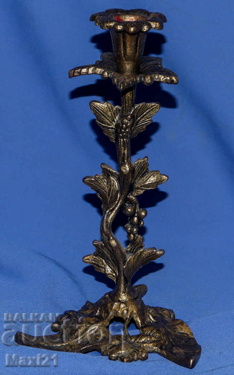 Sfeșnic decorativ din bronz cu preț 120.00 BGN | € 61.36