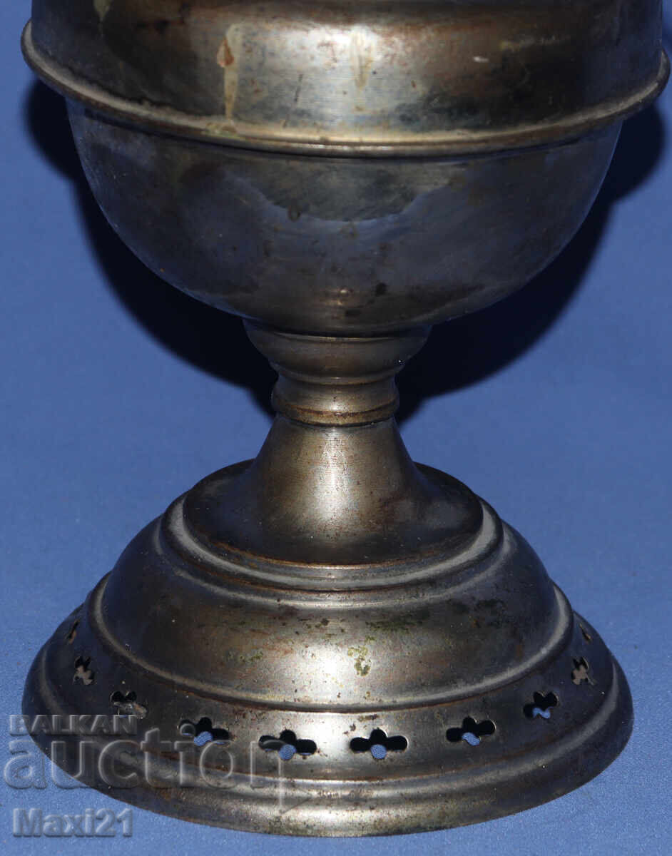Delivery of German metal antique kerosene lamp