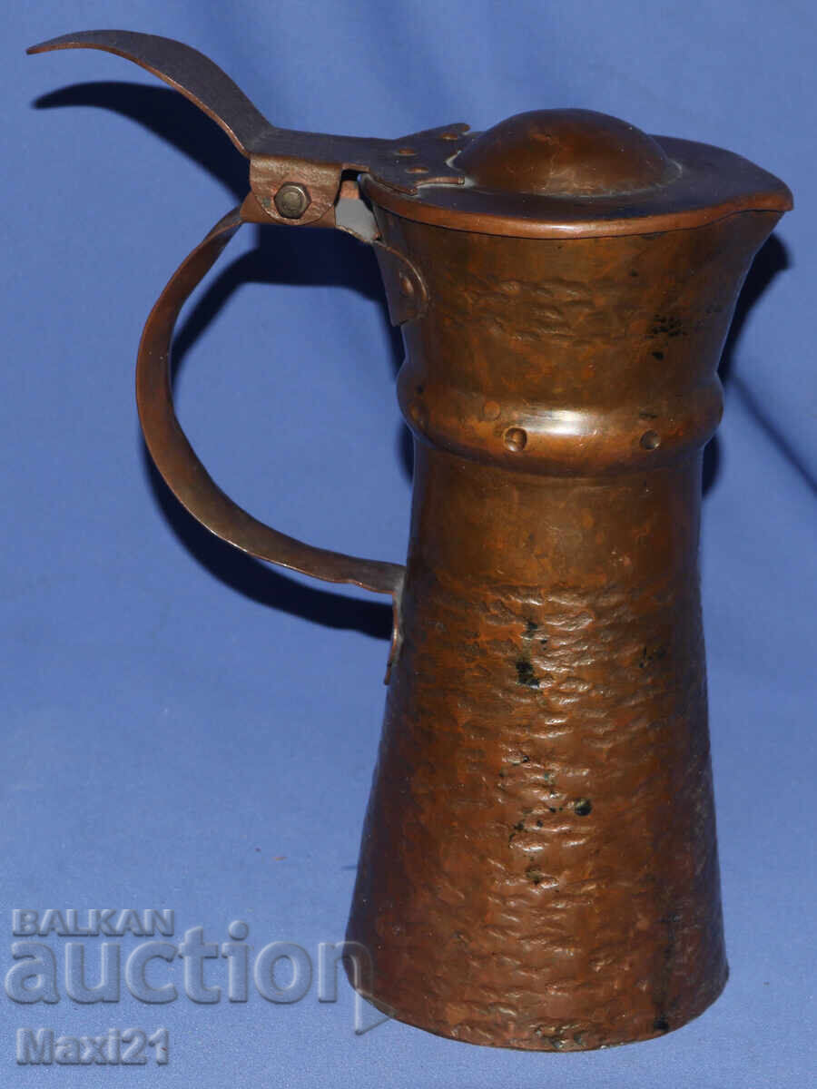 Аукцион Стара ръчно кована медна кана