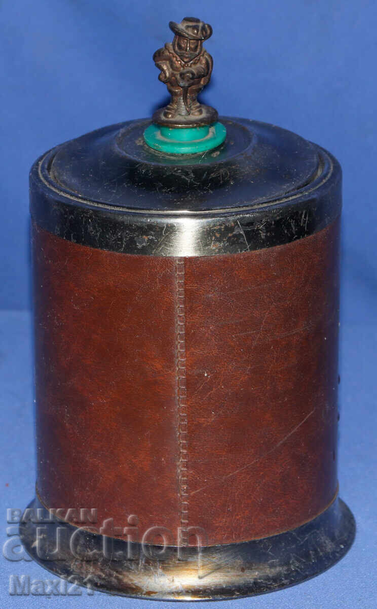 Delivery of Old decorative cigarette box metal leather