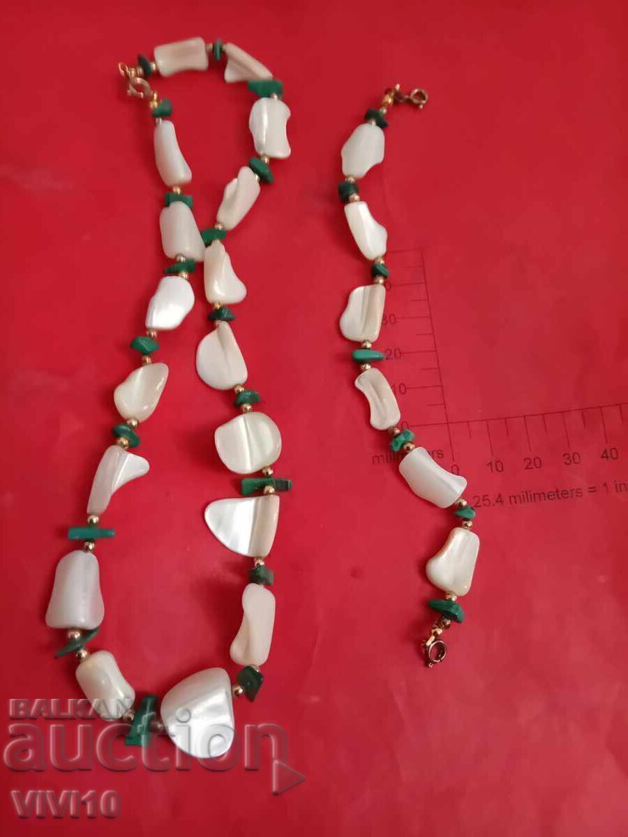 Colier și brățară vechi din sidef cu preț € 35.00 | 68.45 BGN Colier și brățară vechi din sidef cu preț € 35.00 | 68.45 BGN