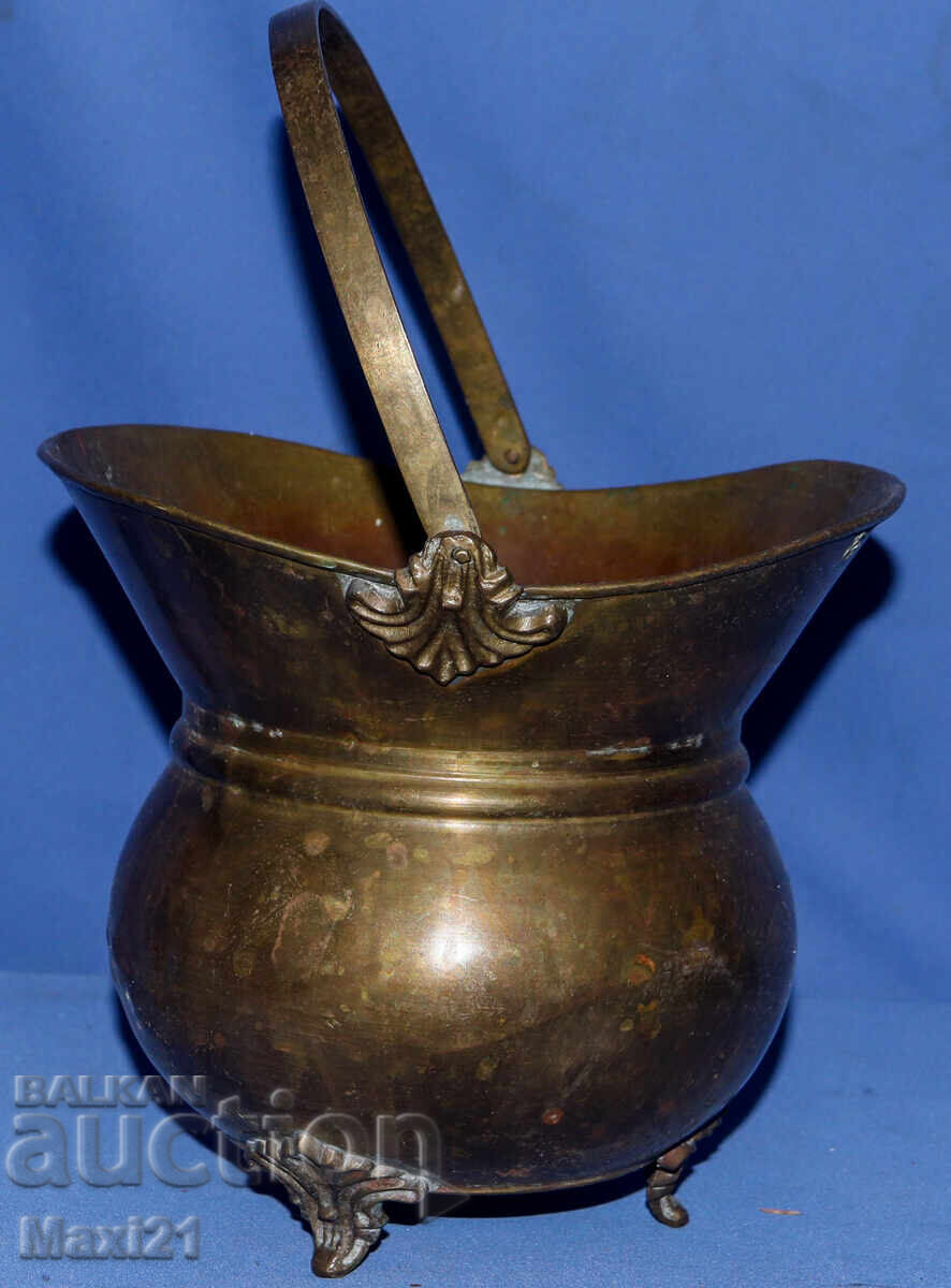Antique brass coal scuttle with price 140.00 BGN | € 71.58