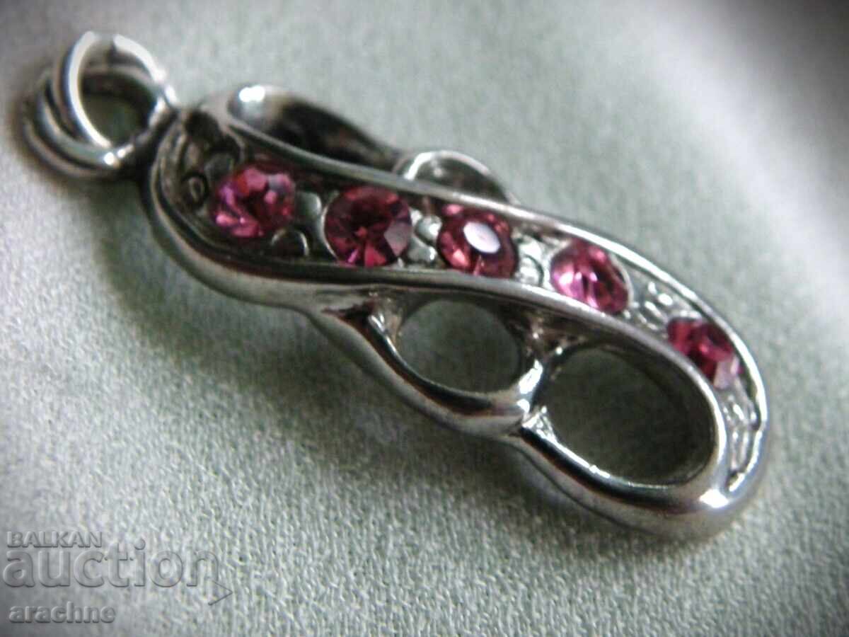 Medalion de argint cu spinel roz cu preț 90.00 BGN | € 46.02