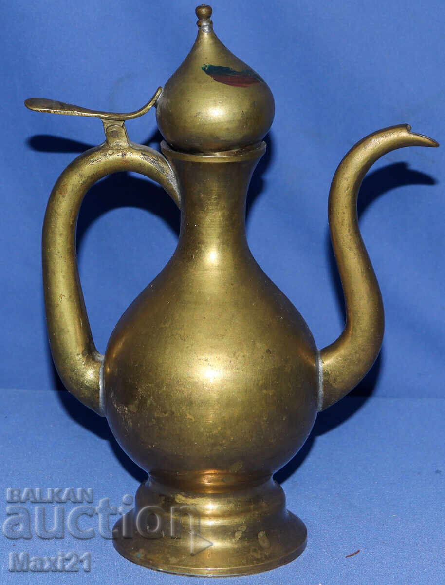 Vechi ibric otoman din alamă pentru cafea