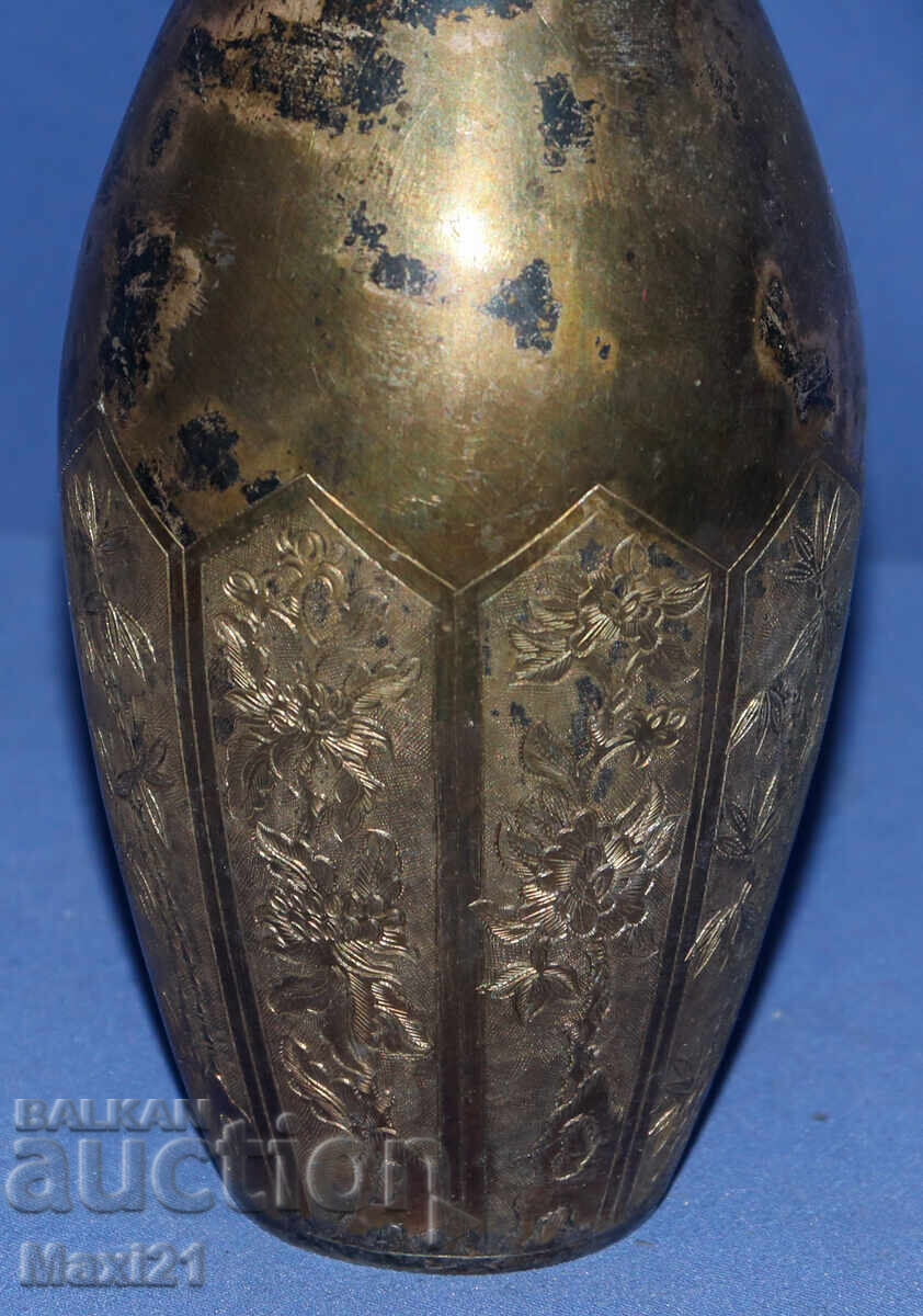 Vază veche argintată pentru flori cu preț 200.00 BGN | € 102.26