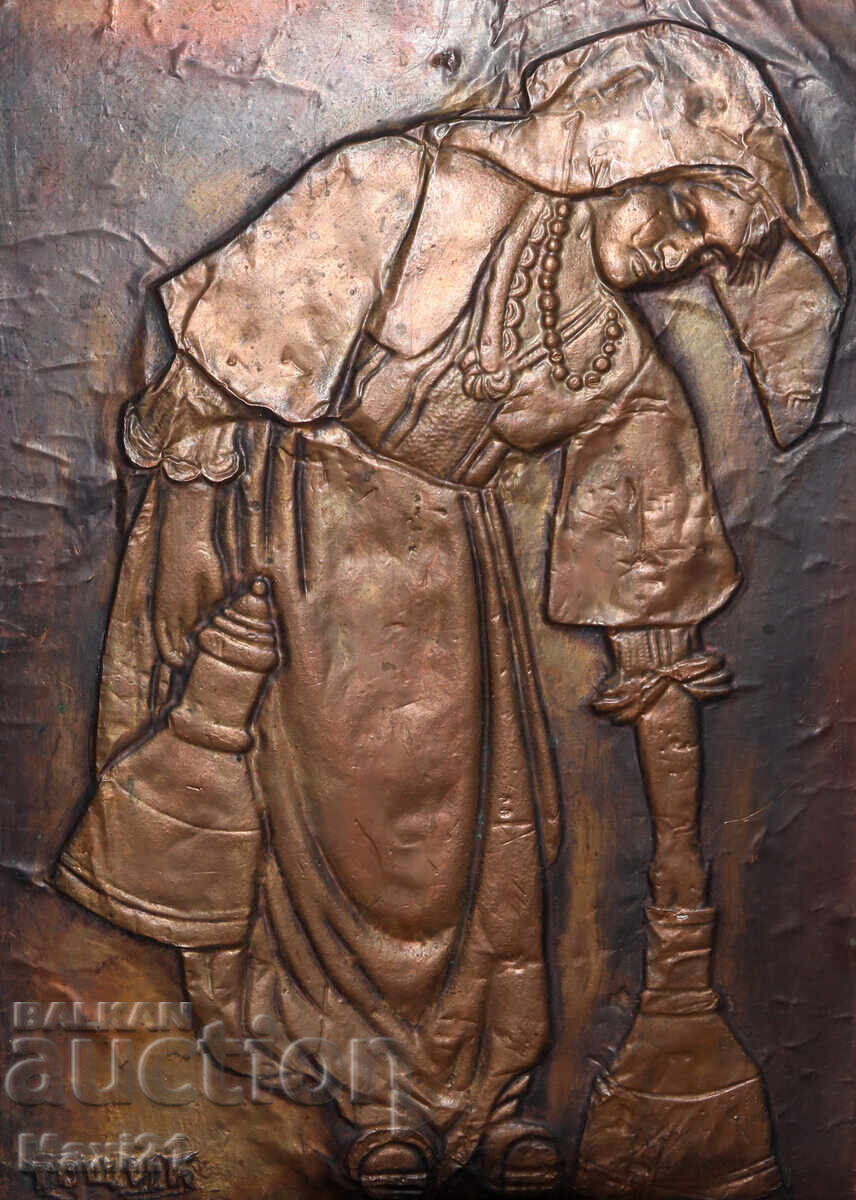 Χάλκινο γλυπτό πάνελ γυναίκα με παραδοσιακή φορεσιά