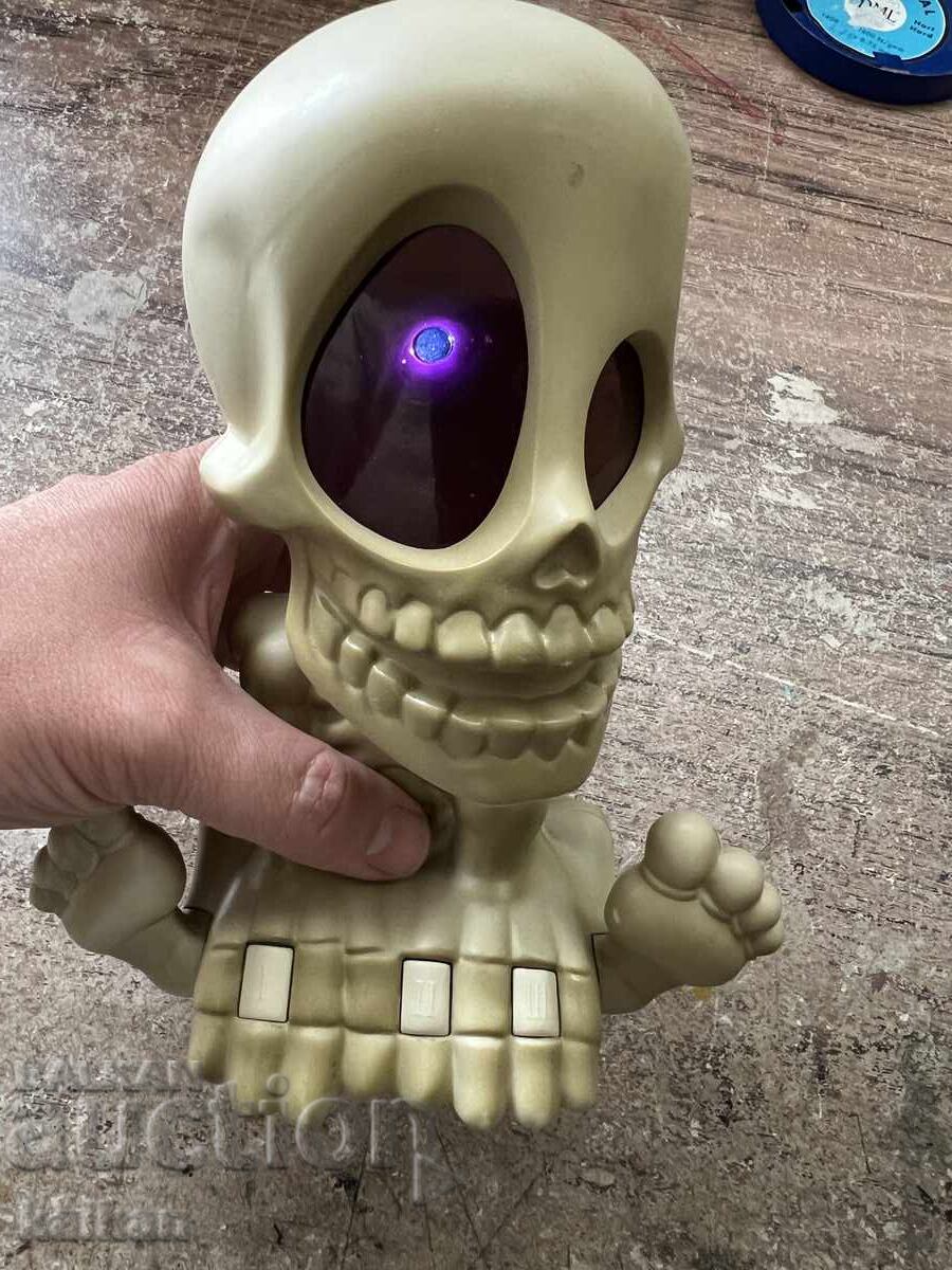 Toy with batteries, missing battery cover, working with price 40.00 BGN | € 20.45