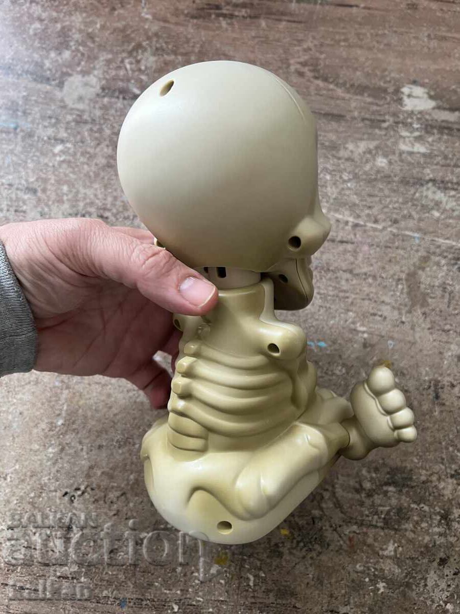 Toy with batteries, missing battery cover, working - 5