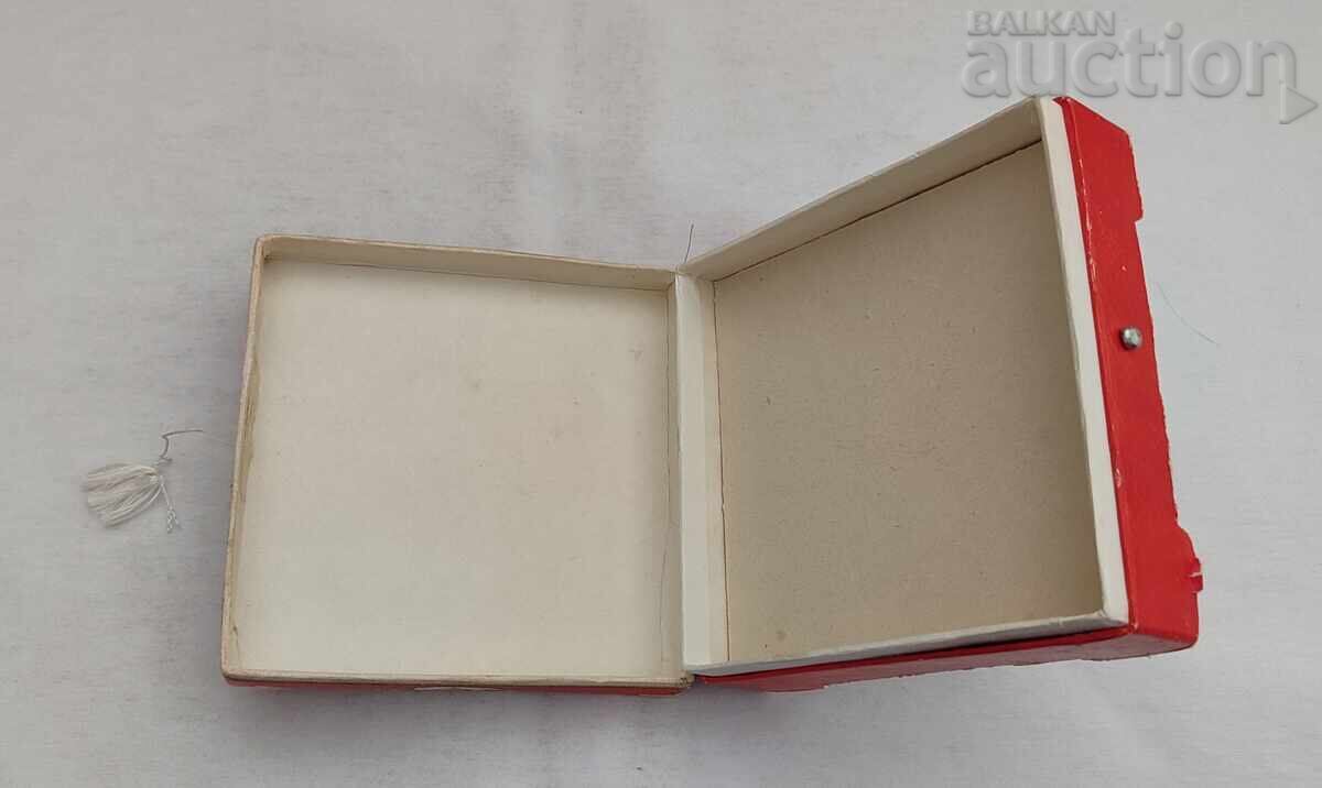 ΣΟΚΟΛΑΤΕΝΙΑ ΚΑΡΑΜΕΛΑ "ΑΛΜΠΕΝΑ" ΜΙΚΡΩΝ ΚΟΥΤΙ με τιμή 10.00 BGN | € 5.11