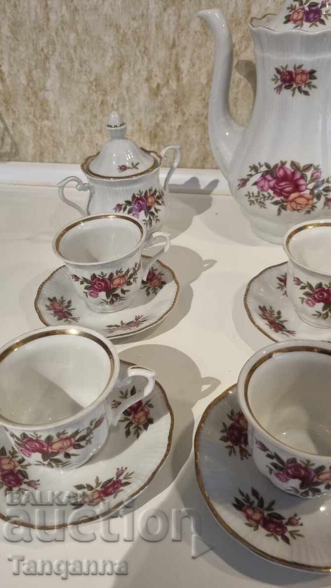 Service de cafea impecabil cu preț 150.00 BGN | € 76.69