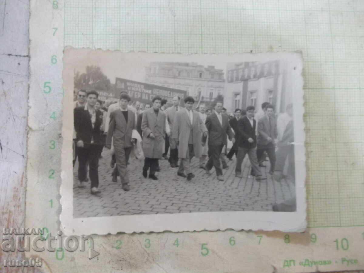 Φωτογραφία διαδηλωτών στην κεντρική πλατεία της πόλης Ρούσε