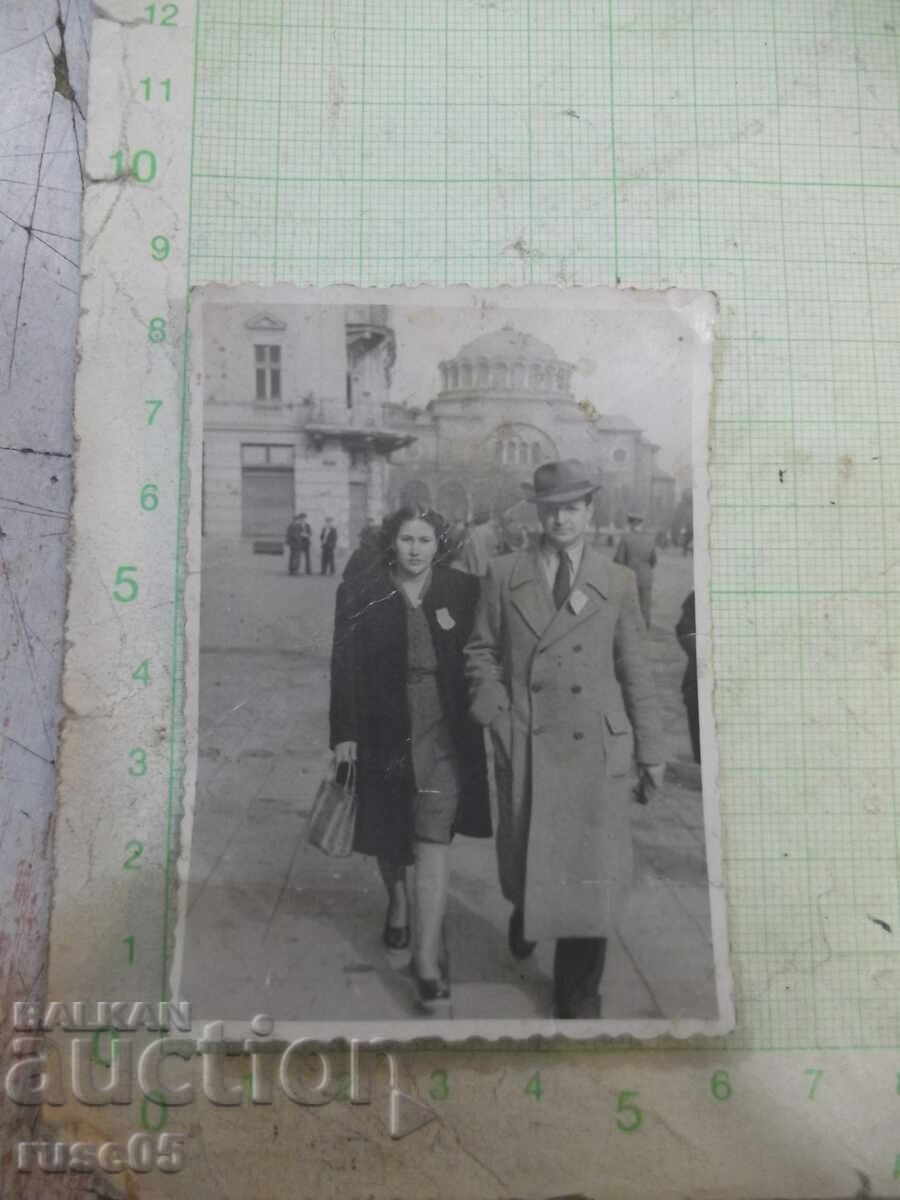 Снимка на семейство пред църквата "Света Неделя" стара Снимка на семейство пред църквата "Света Неделя" стара