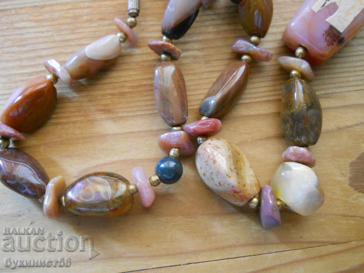 Auction  Necklace of semi-precious stones (jasper and agate) - Morocco